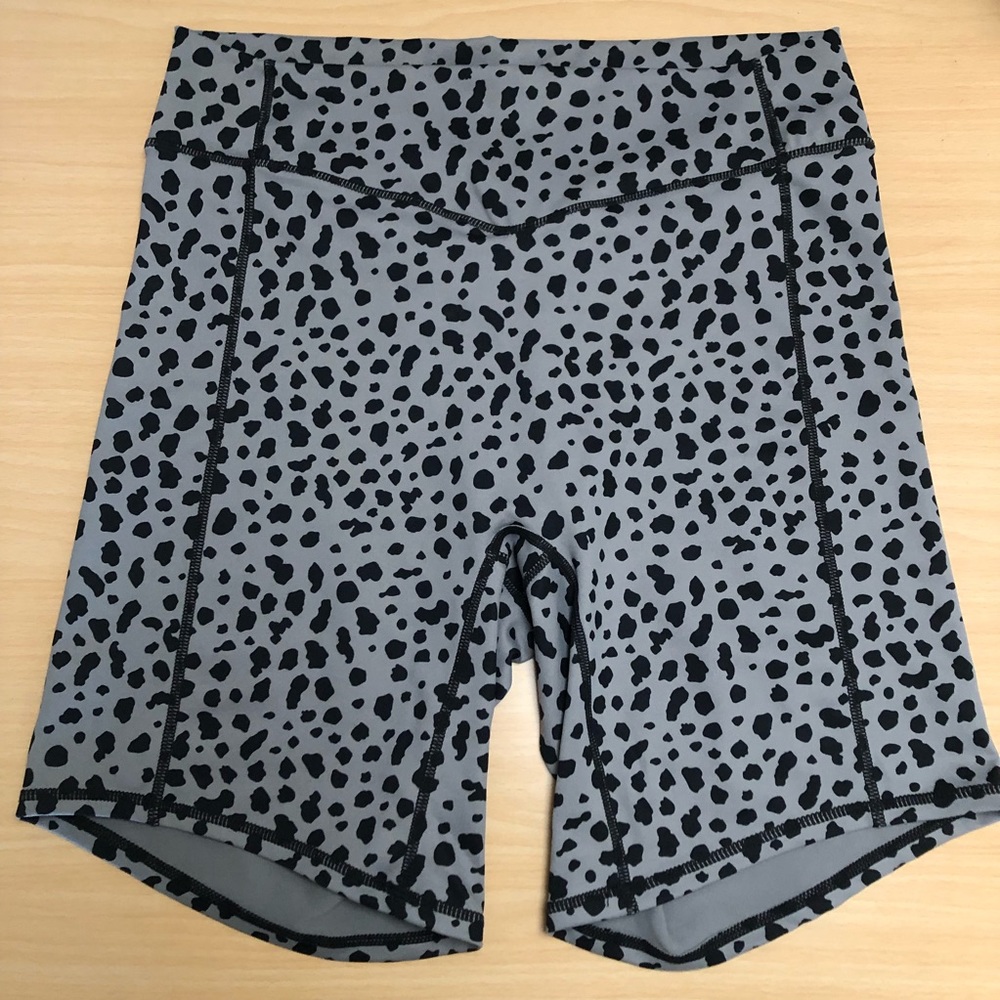 !MOVING SALE!  Balance Athletica Ascend short XL